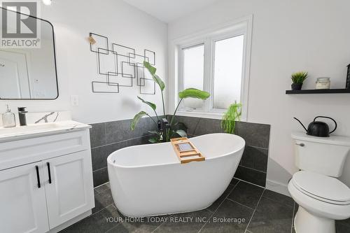 9 Rennie Street, Halton Hills, ON - Indoor Photo Showing Bathroom