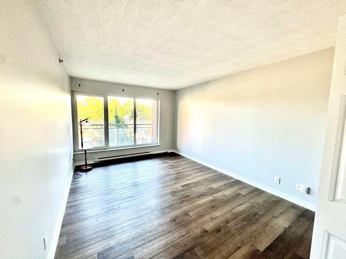 Master bedroom - 413-18 Ch. Du Bord-Du-Lac-Lakeshore, Pointe-Claire, QC - Indoor Photo Showing Other Room