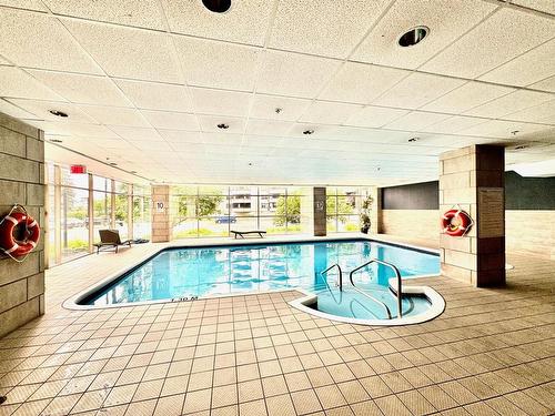 Pool - 413-18 Ch. Du Bord-Du-Lac-Lakeshore, Pointe-Claire, QC - Indoor Photo Showing Other Room With In Ground Pool