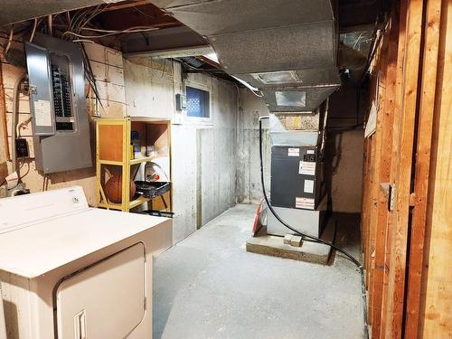 Laundry room - 199 Av. Norwood, Pointe-Claire, QC - Indoor Photo Showing Basement