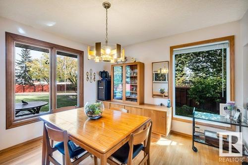 10706 33A Av Nw, Edmonton, AB - Indoor Photo Showing Dining Room