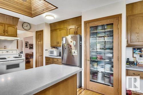 10706 33A Av Nw, Edmonton, AB - Indoor Photo Showing Kitchen