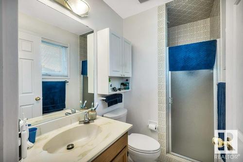 10706 33A Av Nw, Edmonton, AB - Indoor Photo Showing Bathroom