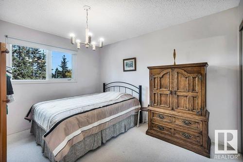 10706 33A Av Nw, Edmonton, AB - Indoor Photo Showing Bedroom