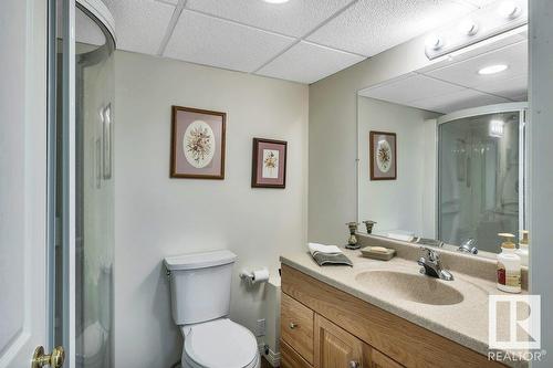 10706 33A Av Nw, Edmonton, AB - Indoor Photo Showing Bathroom