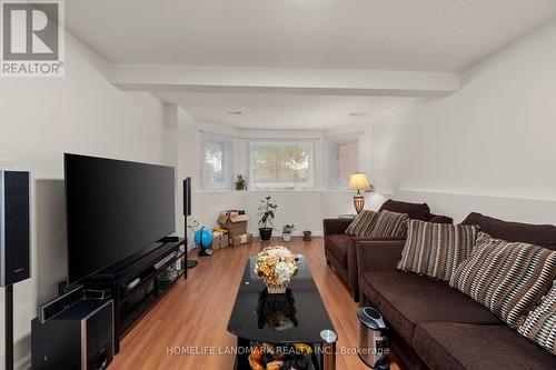 196 Columbia Road, Barrie, ON - Indoor Photo Showing Living Room