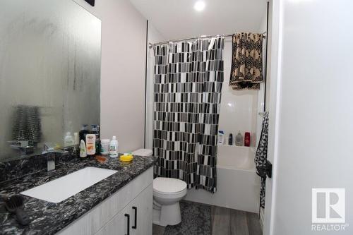 17939 59 St Nw Nw, Edmonton, AB - Indoor Photo Showing Bathroom