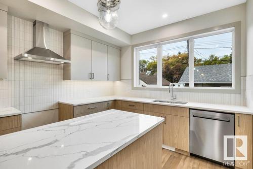 11442 70 St Nw, Edmonton, AB - Indoor Photo Showing Kitchen