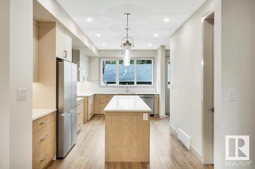 11442 70 St Nw, Edmonton, AB - Indoor Photo Showing Kitchen With Upgraded Kitchen