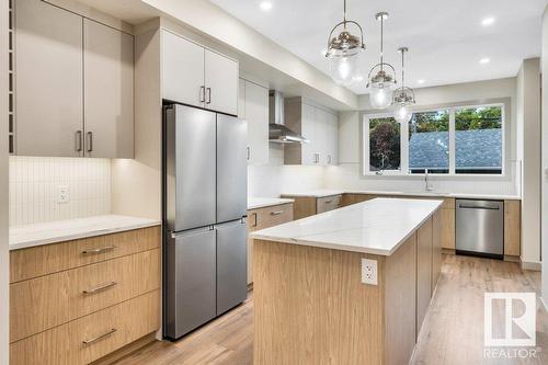 11442 70 St Nw, Edmonton, AB - Indoor Photo Showing Kitchen With Stainless Steel Kitchen With Upgraded Kitchen