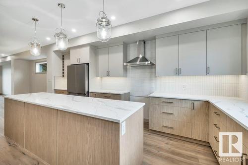 11442 70 St Nw, Edmonton, AB - Indoor Photo Showing Kitchen With Upgraded Kitchen