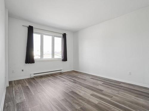 Master bedroom - 360  - 364 Rue St-Henri, La Prairie, QC - Indoor Photo Showing Other Room