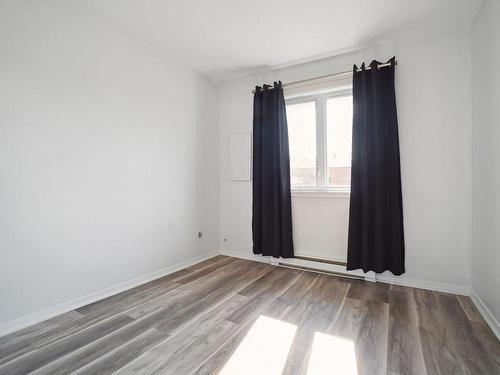 Bedroom - 360  - 364 Rue St-Henri, La Prairie, QC - Indoor Photo Showing Other Room