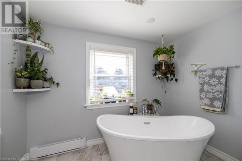 470 15Th Street W, Owen Sound, ON - Indoor Photo Showing Bathroom