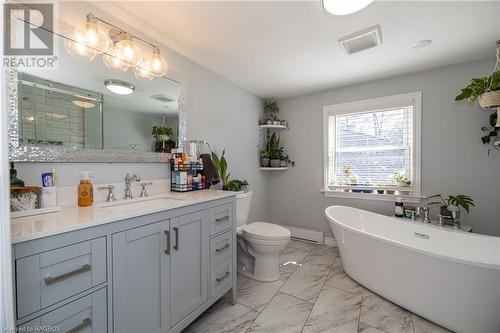 470 15Th Street W, Owen Sound, ON - Indoor Photo Showing Bathroom