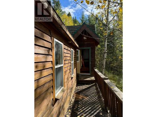 1445 95 Highway, Golden, BC 