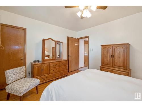 9912 79 St Nw, Edmonton, AB - Indoor Photo Showing Bedroom