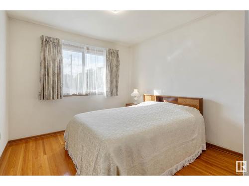 9912 79 St Nw, Edmonton, AB - Indoor Photo Showing Bedroom