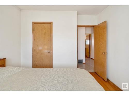 9912 79 St Nw, Edmonton, AB - Indoor Photo Showing Bedroom