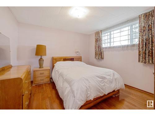 9912 79 St Nw, Edmonton, AB - Indoor Photo Showing Bedroom