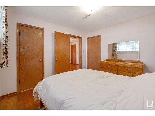 9912 79 St Nw, Edmonton, AB - Indoor Photo Showing Bedroom