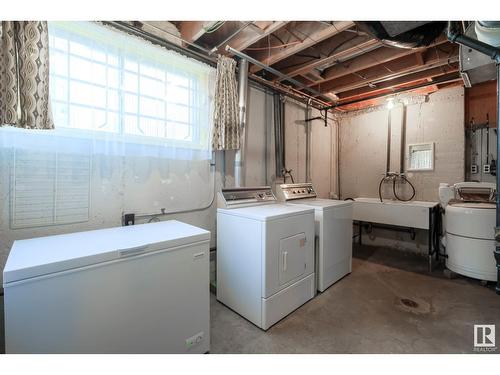 9912 79 St Nw, Edmonton, AB - Indoor Photo Showing Laundry Room