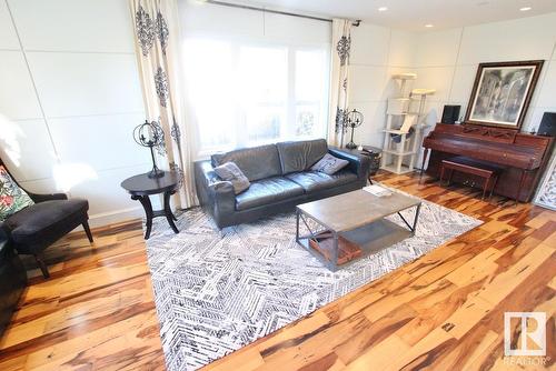 9215 153 St Nw, Edmonton, AB - Indoor Photo Showing Living Room