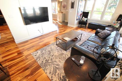 9215 153 St Nw, Edmonton, AB - Indoor Photo Showing Living Room