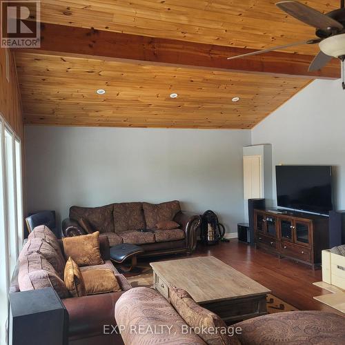 1468 Georgian Bay Water, The Archipelago, ON - Indoor Photo Showing Living Room