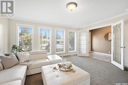 418 Bate Crescent, Saskatoon, SK - Indoor Photo Showing Living Room