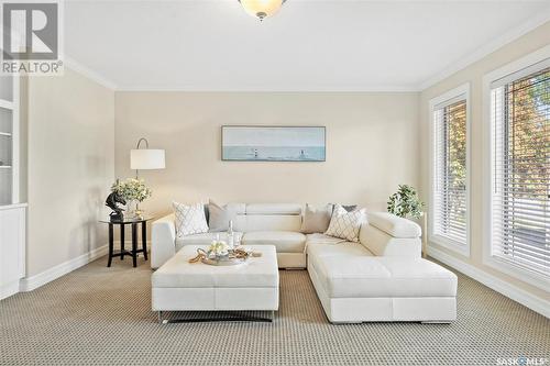 418 Bate Crescent, Saskatoon, SK - Indoor Photo Showing Living Room