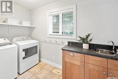 418 Bate Crescent, Saskatoon, SK - Indoor Photo Showing Laundry Room