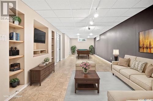 418 Bate Crescent, Saskatoon, SK - Indoor Photo Showing Living Room