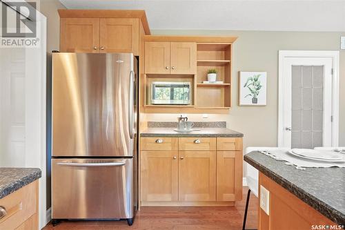 418 Bate Crescent, Saskatoon, SK - Indoor Photo Showing Kitchen