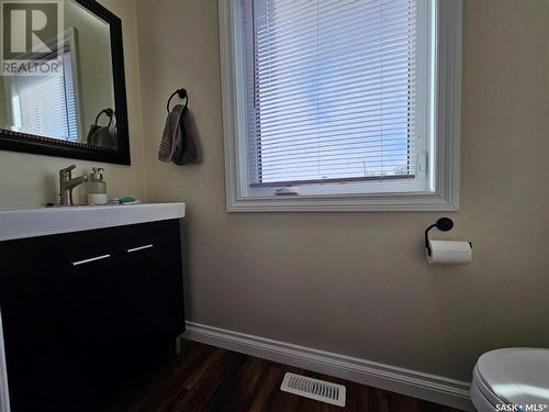 208 2Nd Street E, Frontier, SK - Indoor Photo Showing Bathroom