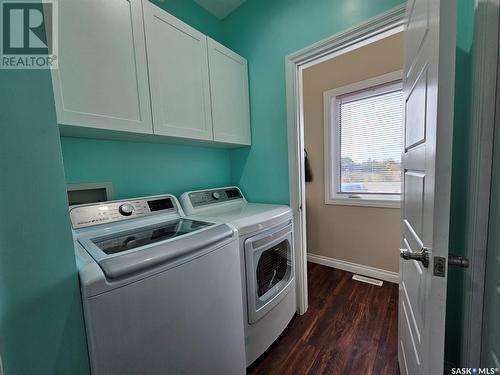 208 2Nd Street E, Frontier, SK - Indoor Photo Showing Laundry Room