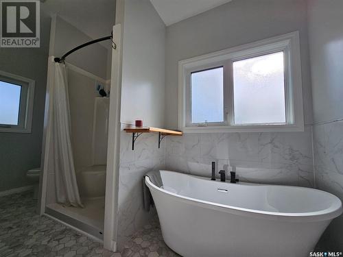 208 2Nd Street E, Frontier, SK - Indoor Photo Showing Bathroom