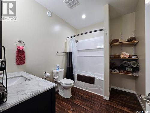 208 2Nd Street E, Frontier, SK - Indoor Photo Showing Bathroom