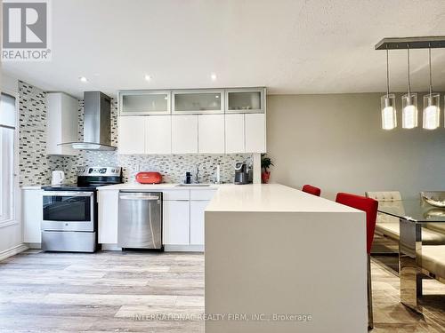 49 - 2445 Homelands Drive, Mississauga, ON - Indoor Photo Showing Kitchen With Upgraded Kitchen