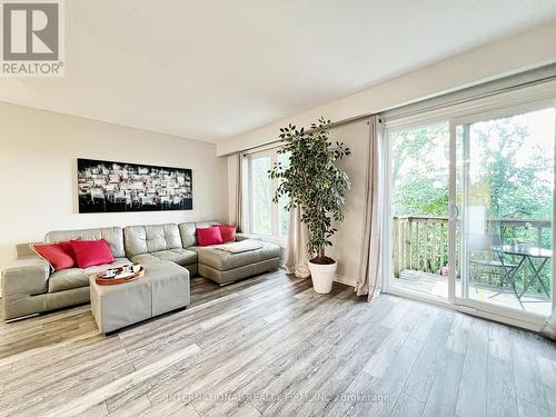 49 - 2445 Homelands Drive, Mississauga, ON - Indoor Photo Showing Living Room