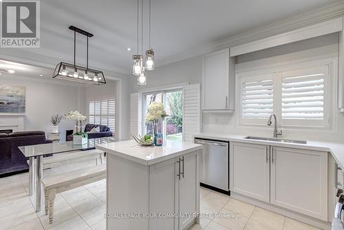 25 Silk Oak Court, Vaughan, ON - Indoor Photo Showing Kitchen