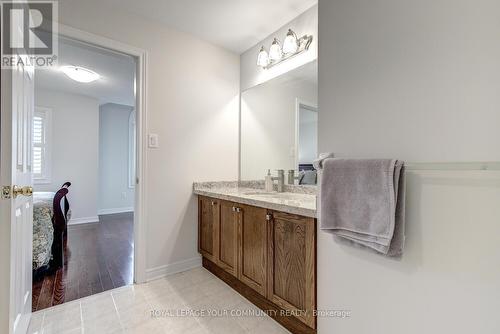 25 Silk Oak Court, Vaughan, ON - Indoor Photo Showing Bathroom