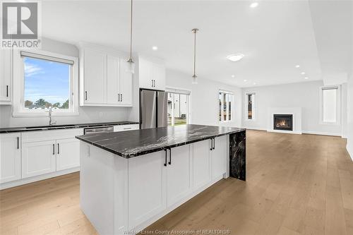 105 Bonnett Road, Amherstburg, ON - Indoor Photo Showing Kitchen With Upgraded Kitchen