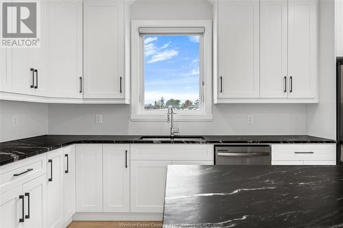 105 Bonnett Road, Amherstburg, ON - Indoor Photo Showing Kitchen