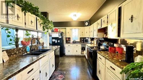 Strongfield Acreage, Loreburn Rm No. 254, SK - Indoor Photo Showing Kitchen With Double Sink