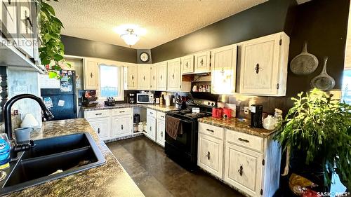 Strongfield Acreage, Loreburn Rm No. 254, SK - Indoor Photo Showing Kitchen With Double Sink