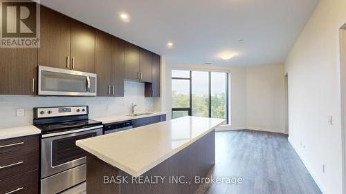 424 - 690 King Street W, Kitchener, ON - Indoor Photo Showing Kitchen With Stainless Steel Kitchen With Upgraded Kitchen