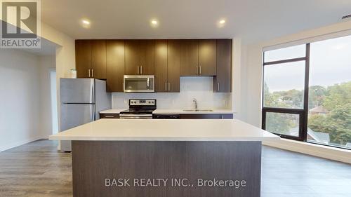 424 - 690 King Street W, Kitchener, ON - Indoor Photo Showing Kitchen With Stainless Steel Kitchen With Upgraded Kitchen