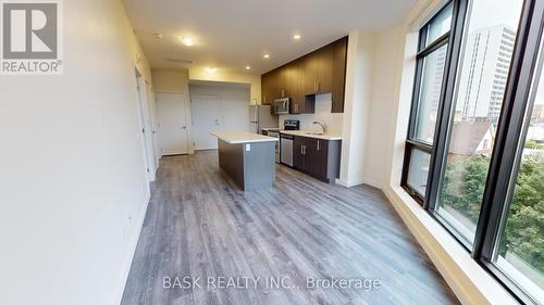 424 - 690 King Street W, Kitchener, ON - Indoor Photo Showing Kitchen