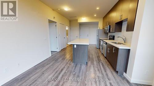 424 - 690 King Street W, Kitchener, ON - Indoor Photo Showing Kitchen With Double Sink